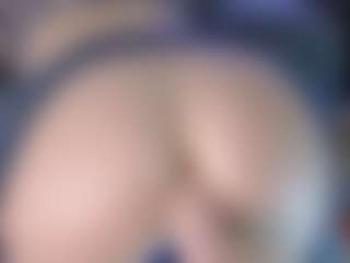 LoLaHotWet's Live Sex Cam Show
