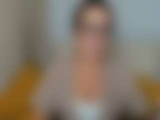 Live-camshow met MollyGold - Glasses op Camsoda