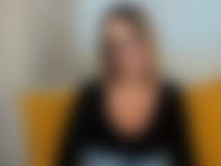 Live cam show with MollyGold - Glasses on sexylive.show