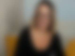 Live cam show with MollyGold - Glasses on xheatlive.com