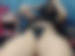 Live cam show with Viioletta19 - Average on Camsoda