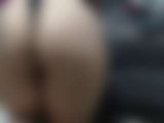 Live cam show with Viioletta19 - Handjob on Camsoda