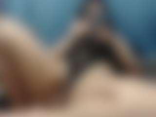 Live cam show with Viioletta19 - Handjob on Camsoda