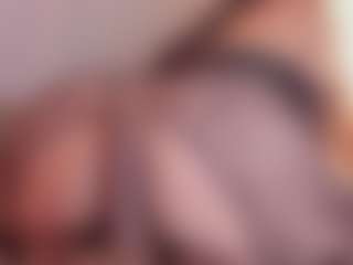 Live cam show with sara-bonneth - Shaved Pussy Brown Hair on Cam Slut