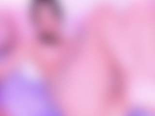 Live-Cam-Show mit HellenParis - Striptease auf Camsoda