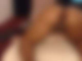 Live cam show with BootyCallEver - Skinny MILF on Camsoda