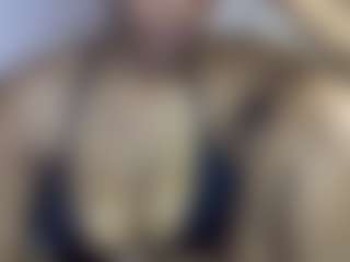 Live cam show with marey-elsa - Moaning on Cam Slut