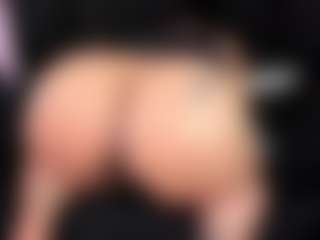 Vicky MILF webcam performer live streaming