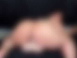 Vicky MILF webcam performer live streaming