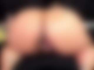 Vicky MILF webcam performer live streaming