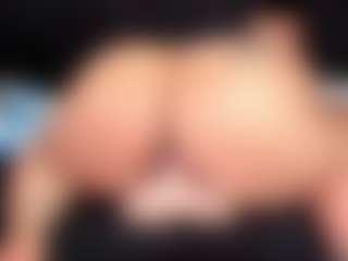 Vicky MILF webcam performer live streaming