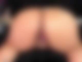 Vicky MILF webcam performer live streaming