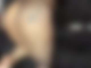 Vicky MILF webcam performer live streaming