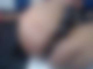briana sexy mature MILF webcam performer live streaming