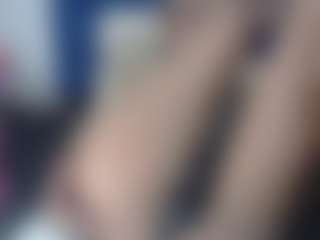 briana sexy mature MILF webcam performer live streaming