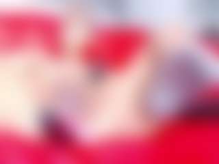 briana sexy mature MILF webcam performer live streaming