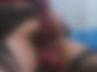 Live cam show with ESMERALDA-TS-BIG - Black Hair on Soda Cam