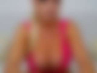 KellyBabee MILF webcam performer live streaming