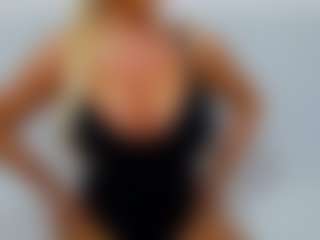KellyBabee MILF webcam performer live streaming