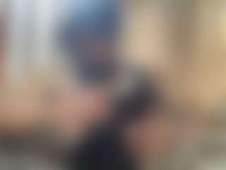 Live cam show with KingTGC - Living Room on xblisslive.com