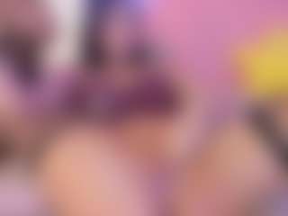 Live cam show with Julieta - Public Big Tits on friskycurves.com