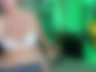Live cam show with sarai_dupont - Granny Dildo on Camming Site