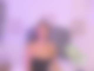 vega-16 MILF webcam performer live streaming