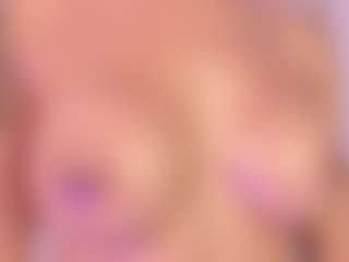 vega-16 MILF webcam performer live streaming