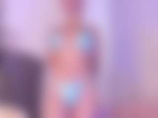 vega-16 MILF webcam performer live streaming