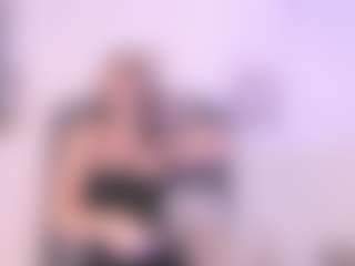 Live-camshow met vega-16 - Ebony Small Tits op Camsoda