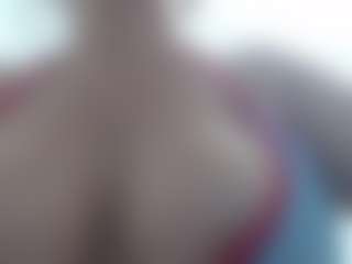 SWEETTLATINA MILF webcam performer live streaming