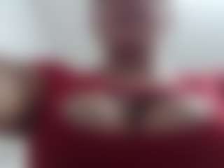 SWEETTLATINA MILF webcam performer live streaming