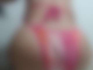SWEETTLATINA MILF webcam performer live streaming