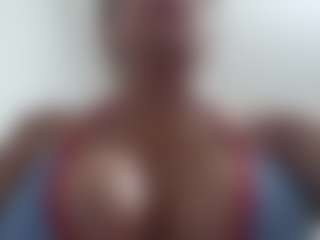 SWEETTLATINA MILF webcam performer live streaming