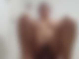 SWEETTLATINA MILF webcam performer live streaming