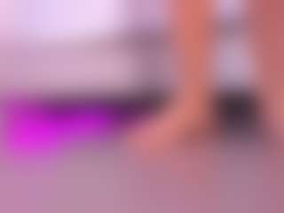 Live cam show with Aprilalen - Ebony Teen (18+) on livesuperchat.net