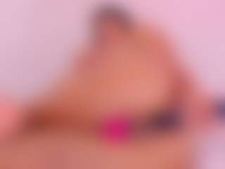 Live cam show with Aprilalen - Fingering on madthumbs