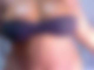 Live cam show with nia-evans - Moaning on Camsoda