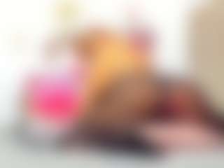 AnahiRoberts MILF webcam performer live streaming
