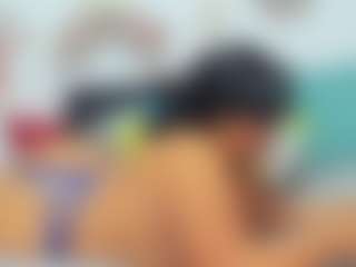 AnahiRoberts MILF webcam performer live streaming