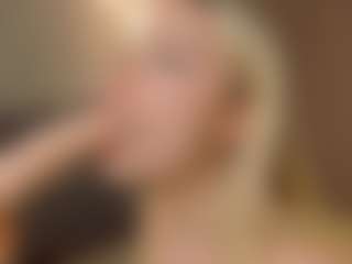 Live cam show with Liza - Gagging on Camsoda
