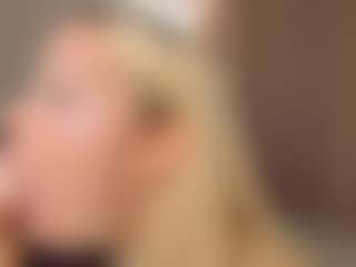 Live cam show with Liza - Blonde Hair on livesuperchat.net