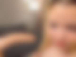 Live cam show with Liza - Blonde Hair on Milf Play