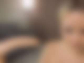 Live cam show with Liza - Petite on Gym Cam Girls