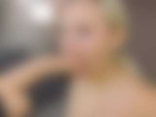 Live cam show with Liza - Petite on AdultVida.com