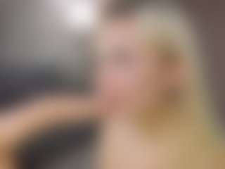Live cam show with Liza - Smoking on AdultVida.com