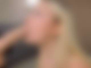 Live cam show with Liza - Spank Blonde Hair on SpunkLive