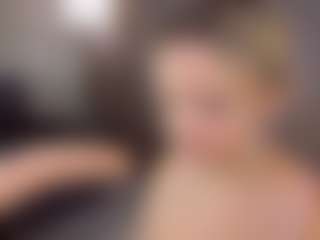 Live cam show with Liza - Gagging on Camsoda