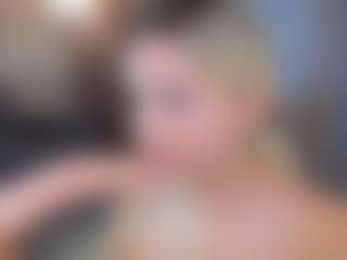 Live cam show with Liza - Petite on Camsoda