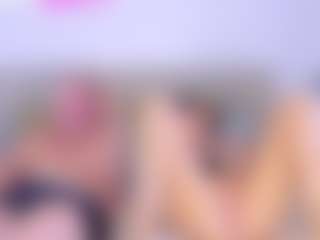 Live cam show with Annie and Andrew - Average on livesuperchat.net